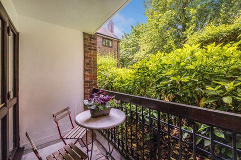 2 bedroom flat for sale, Clandon Gardens, London N3