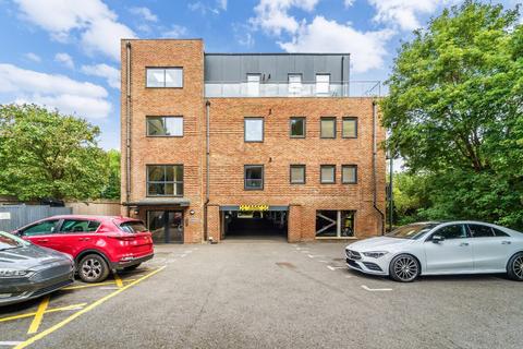 2 bedroom flat for sale, Challenge Court, Leatherhead