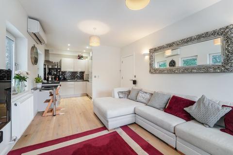 2 bedroom flat for sale, Challenge Court, Leatherhead