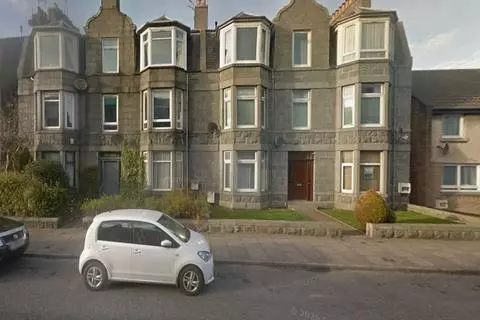 1 bedroom ground floor flat for sale