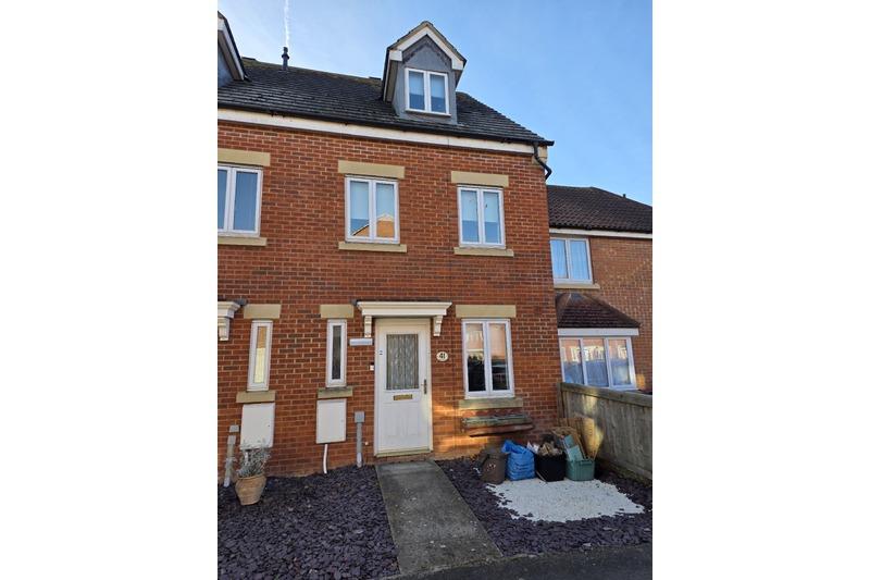4 bedroom house share to rent