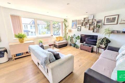 2 bedroom flat for sale, Granville Road, London