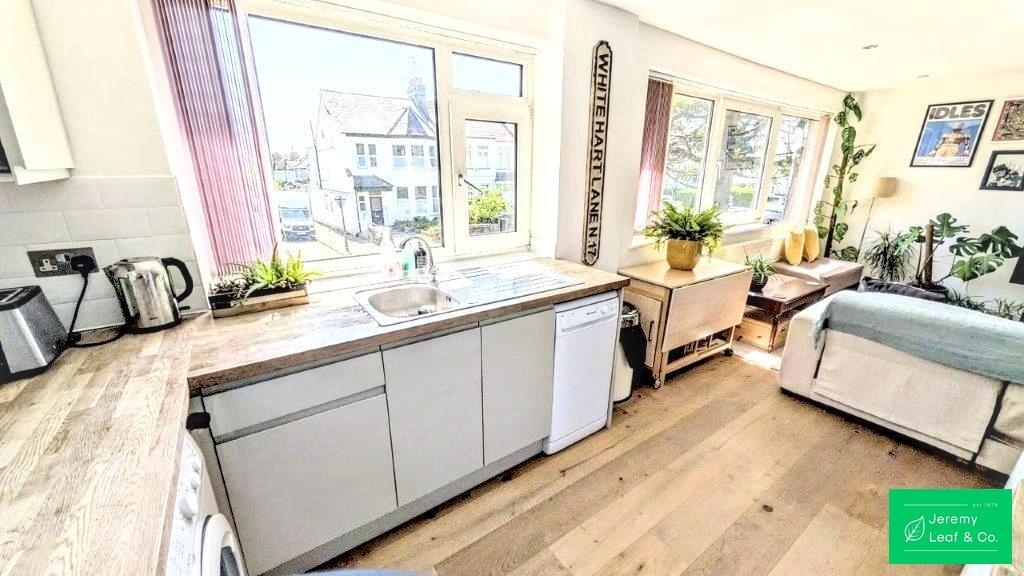 Apartment in London, London Borough of Barnet - View 5