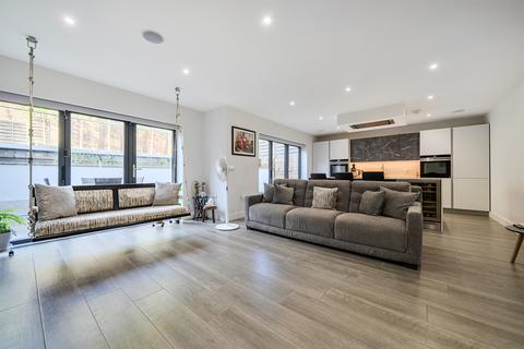 4 bedroom detached house for sale, The Coppice, Enfield