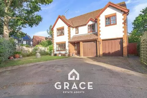 6 bedroom detached house for sale
