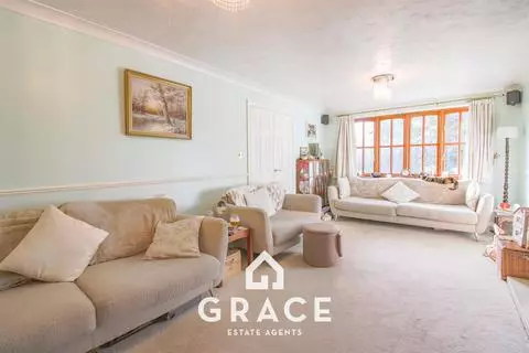 6 bedroom detached house for sale - View 3