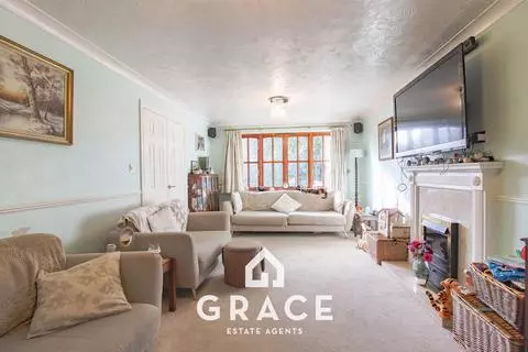 6 bedroom detached house for sale - View 4