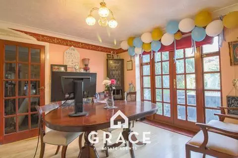 6 bedroom detached house for sale - View 5