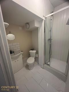 Studio to rent, Upper St, London N1