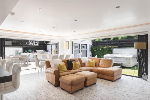 4 bedroom detached house for sale, Priesthorpe Road, Pudsey LS28