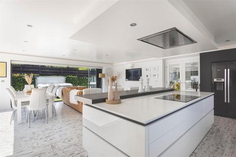 4 bedroom detached house for sale, Priesthorpe Road, Pudsey LS28