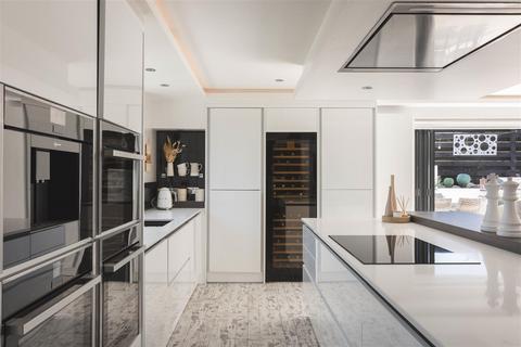 4 bedroom detached house for sale, Priesthorpe Road, Pudsey LS28