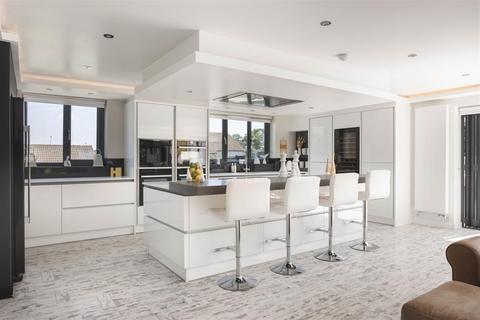 4 bedroom detached house for sale, Priesthorpe Road, Pudsey LS28