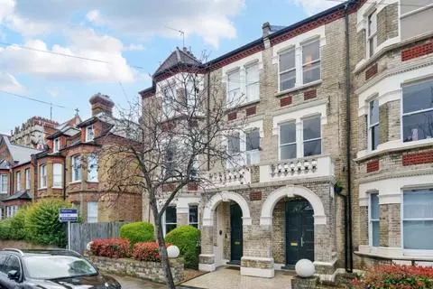 2 bedroom property to rent - View 3