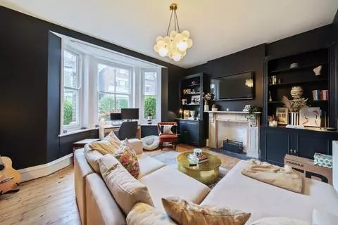 2 bedroom property to rent - View 5