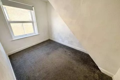 1 bedroom end of terrace house for sale - View 3