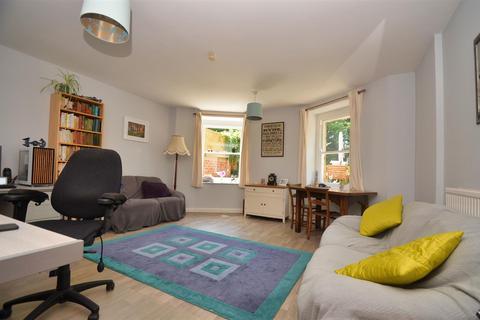2 bedroom ground floor flat for sale, MINUTES FROM RYDE BEACH