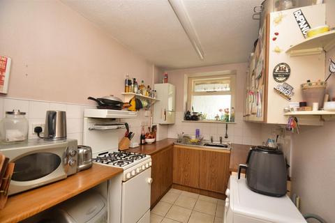 2 bedroom ground floor flat for sale, MINUTES FROM RYDE BEACH