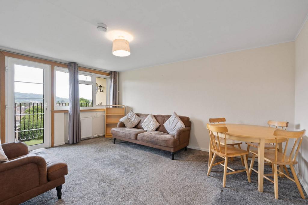 Apartment in Edinburgh, Blackhall - View 2