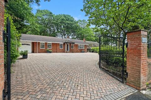 4 bedroom detached bungalow for sale, Lindhurst Lane, Mansfield, NG18