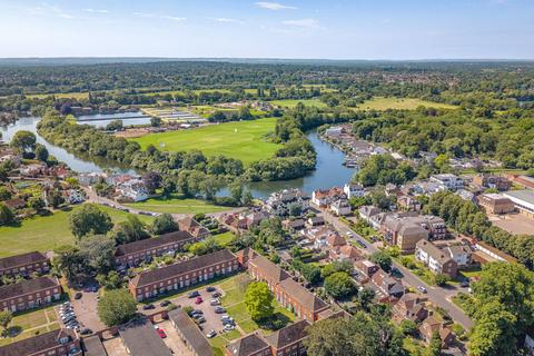 2 bedroom retirement property for sale, 7 Manygate Lane, Shepperton TW17