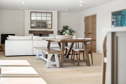 4 bedroom semi-detached house for sale, Hay Barn, Sturt Farm Courtyard, Oxford Road, Burford, Oxfordshire, OX18
