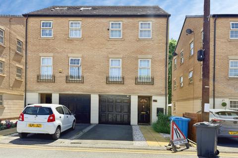 3 bedroom end of terrace house for sale, Boothferry Park Halt, Hull, East Riding of Yorkshire, HU4 6BA