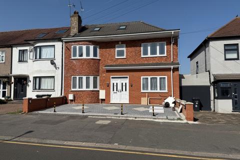 4 bedroom end of terrace house for sale, 18 Leyswood Drive, Ilford, Essex