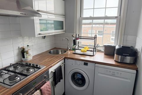 undefined, 46 Bishopric Court, Horsham, West Sussex