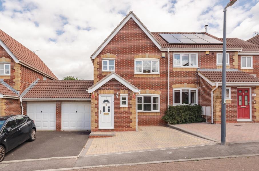 3 bedroom semi-detached house to rent