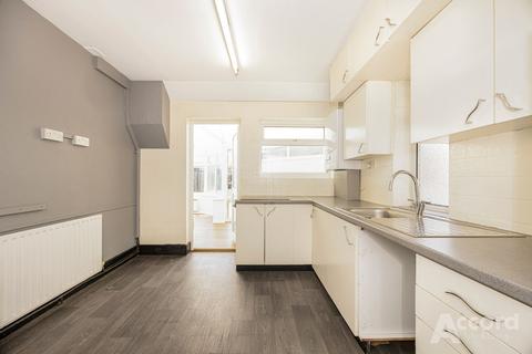 3 bedroom semi-detached house for sale, Pettits Lane North, Romford, RM1