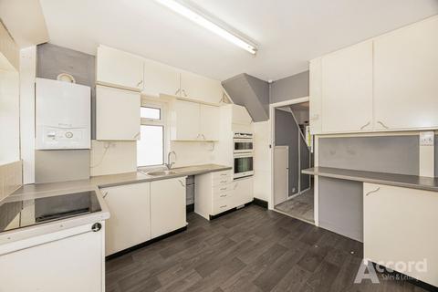 3 bedroom semi-detached house for sale, Pettits Lane North, Romford, RM1