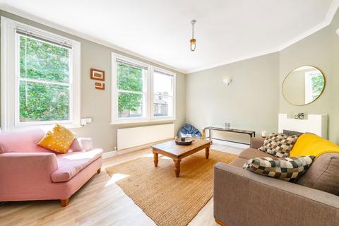 1 bedroom flat for sale, Grosvenor Road, London W7