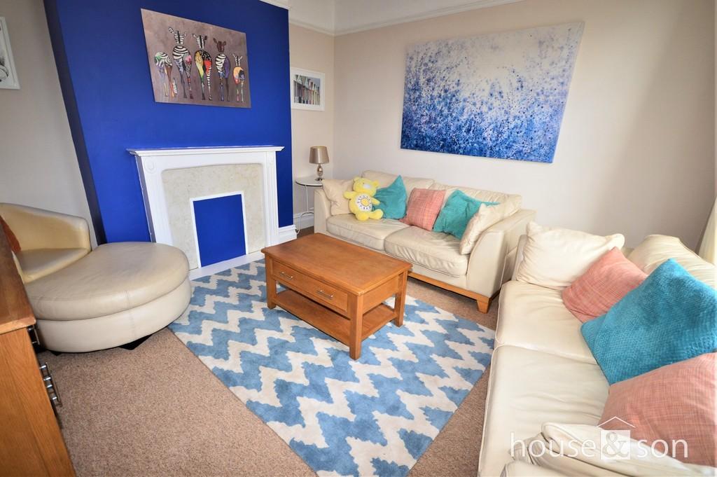 1 bedroom detached house to rent