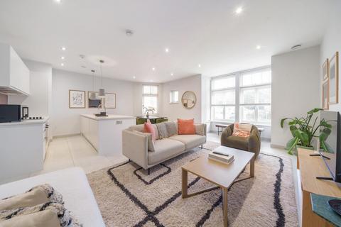 Woodborough Road, Putney, London, SW15