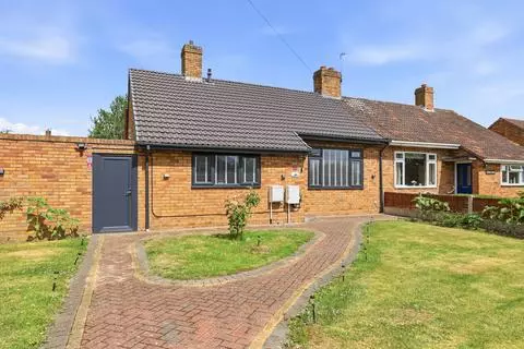 3 bedroom semi-detached bungalow to rent