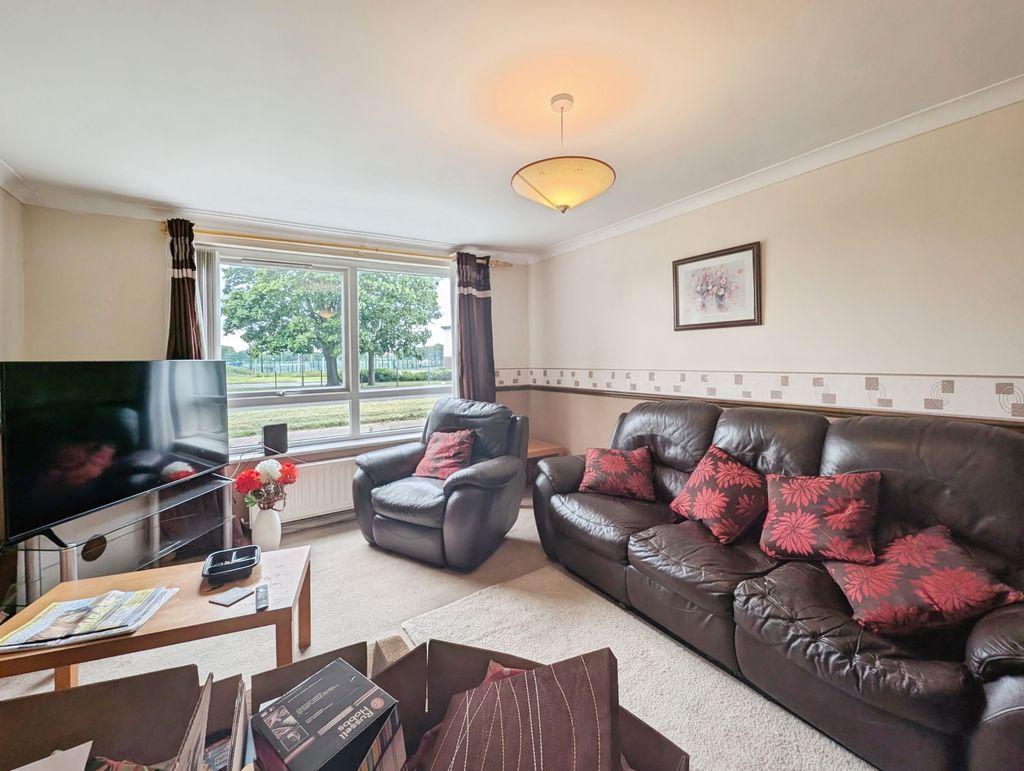 Apartment in Newcastle upon Tyne, Blakelaw and North Fenham - View 2