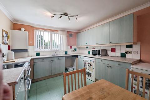 2 bedroom ground floor flat for sale, Craigmillar Close, Newcastle Upon Tyne NE5