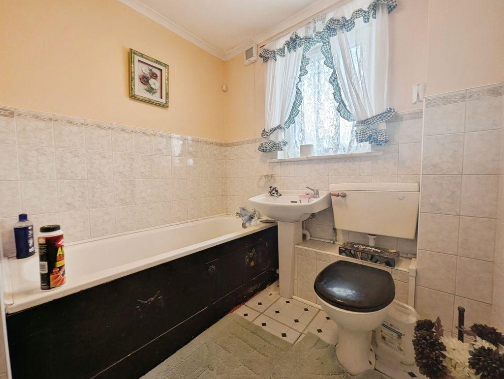 Apartment in Newcastle upon Tyne, Blakelaw and North Fenham - View 5