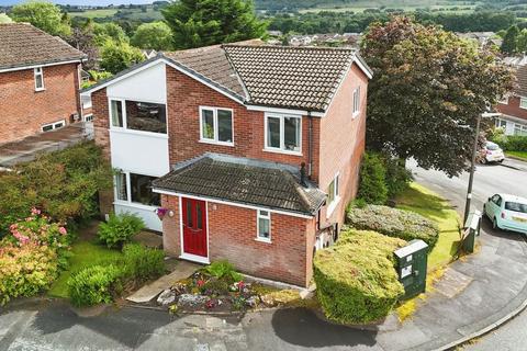 4 bedroom detached house for sale, New Court Drive, Egerton