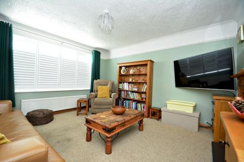 2 bedroom detached bungalow for sale, Admirals Walk, Minster