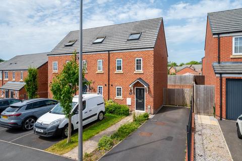 3 bedroom townhouse for sale, Vardon Drive, Wigan WN6