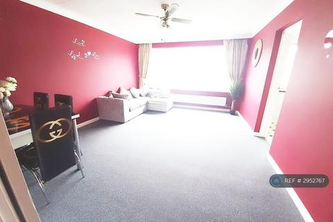 2 bedroom flat to rent, Wellwood Road, Ilford, IG3