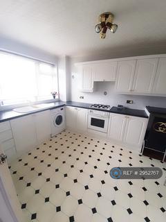2 bedroom flat to rent, Wellwood Road, Ilford, IG3