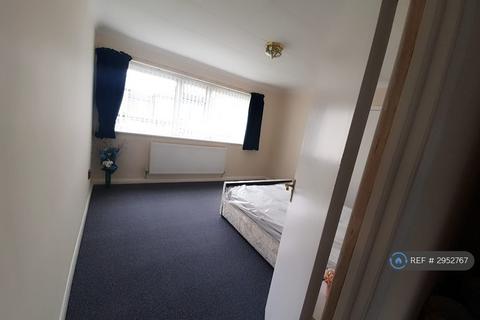 2 bedroom flat to rent, Wellwood Road, Ilford, IG3