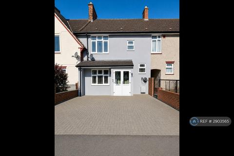 3 bedroom terraced house to rent, Bennetts Castle Lane, Dagenham, RM8