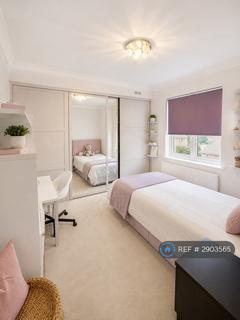 3 bedroom terraced house to rent, Bennetts Castle Lane, Dagenham, RM8