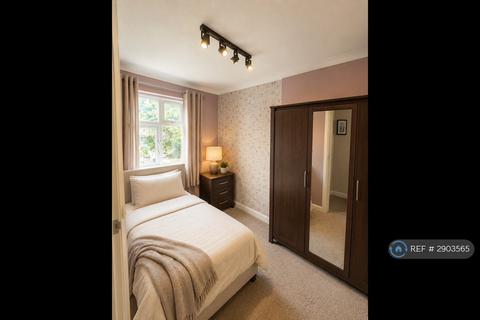 3 bedroom terraced house to rent, Bennetts Castle Lane, Dagenham, RM8