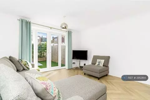 2 bedroom terraced house to rent - View 3