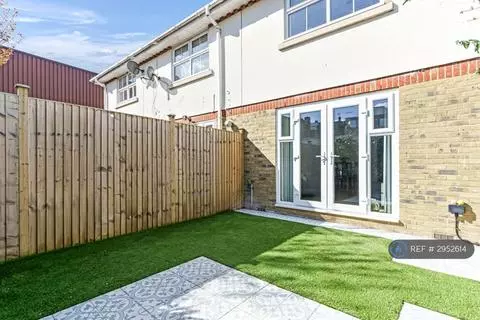 2 bedroom terraced house to rent - View 4